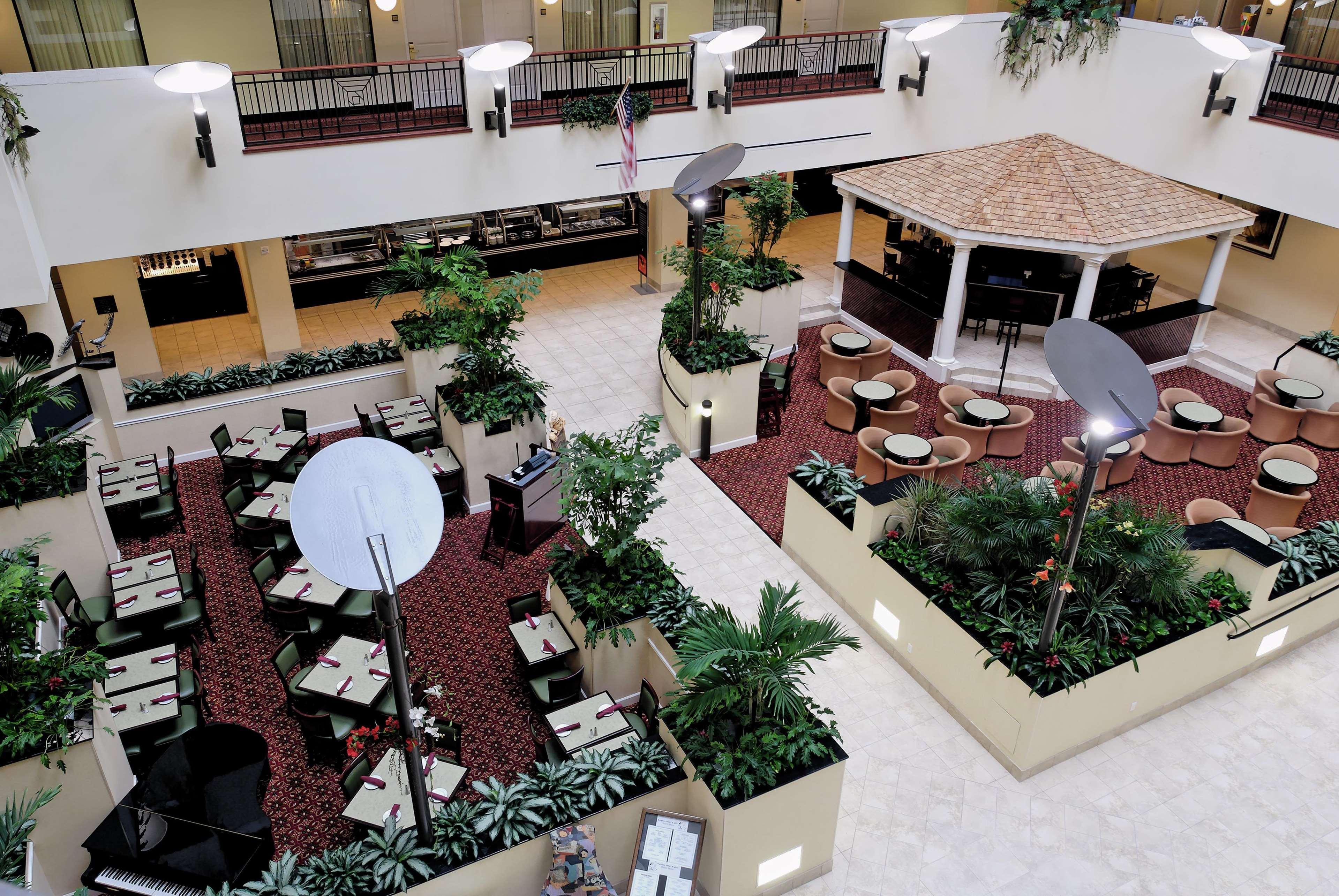 Embassy Suites Fort Myers - Естеро Екстер'єр фото