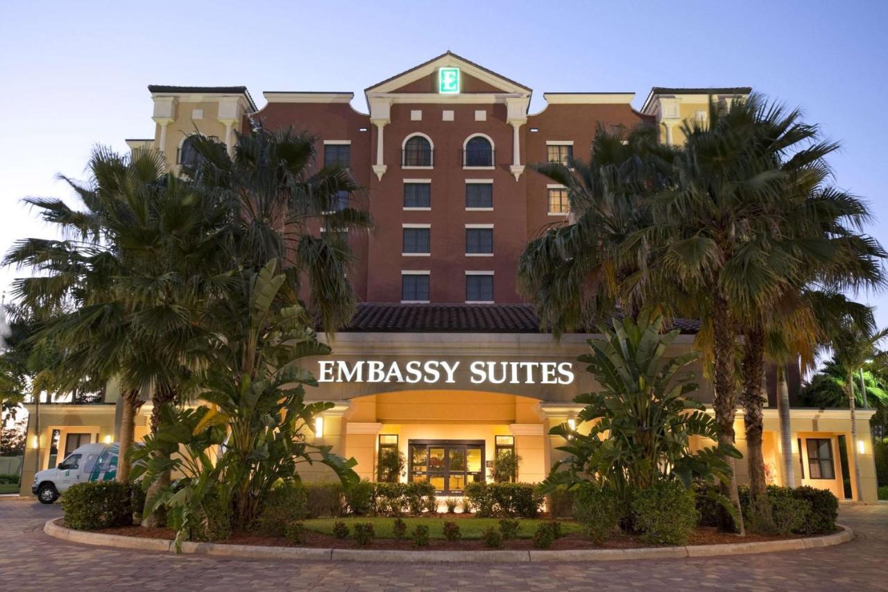 Embassy Suites Fort Myers - Естеро Екстер'єр фото