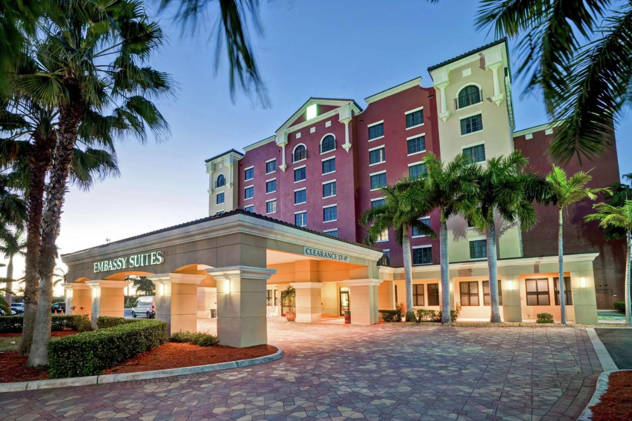 Embassy Suites Fort Myers - Естеро Екстер'єр фото