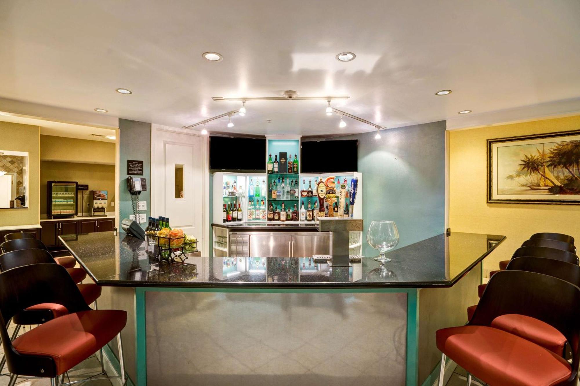 Embassy Suites Fort Myers - Естеро Екстер'єр фото