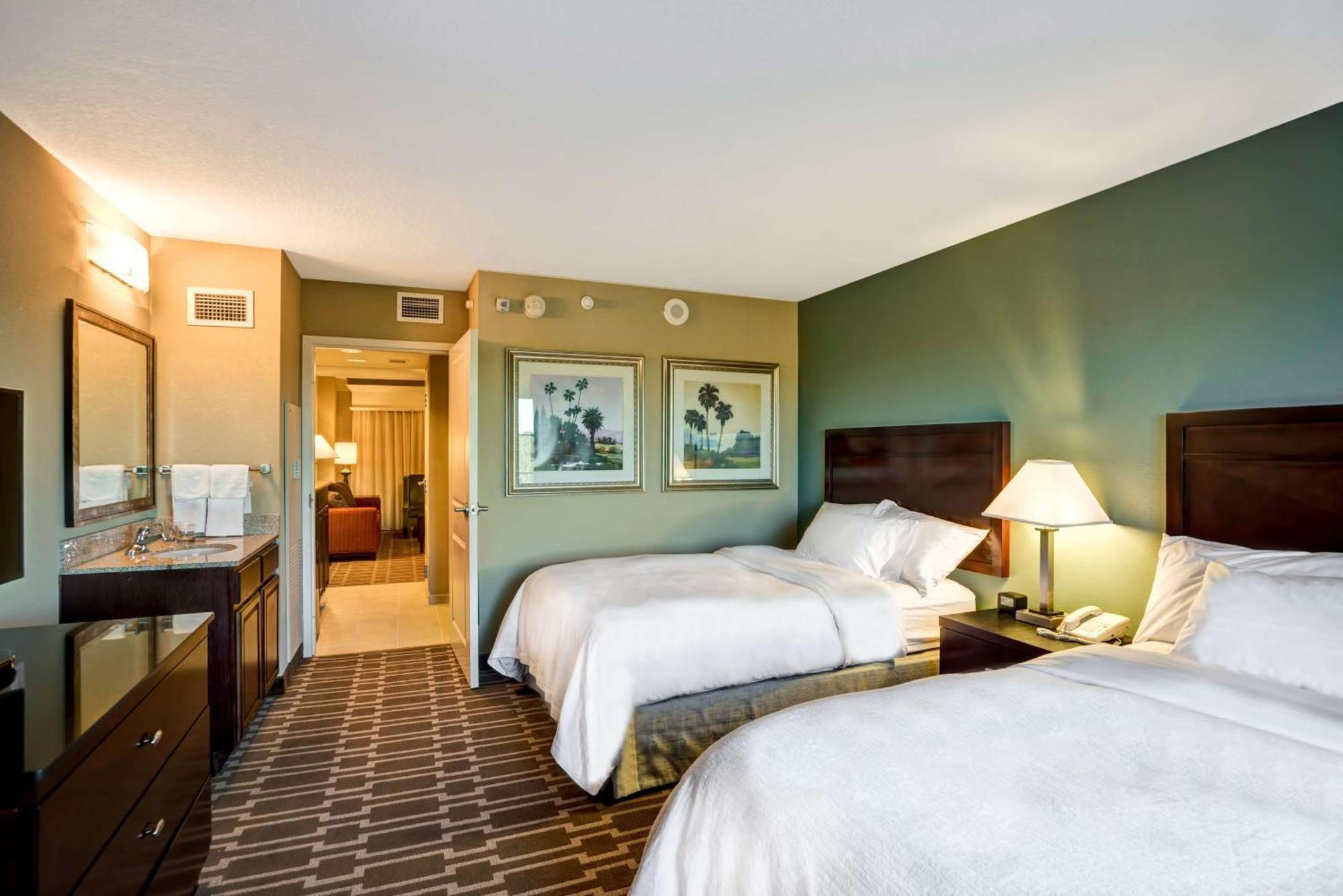 Embassy Suites Fort Myers - Естеро Екстер'єр фото