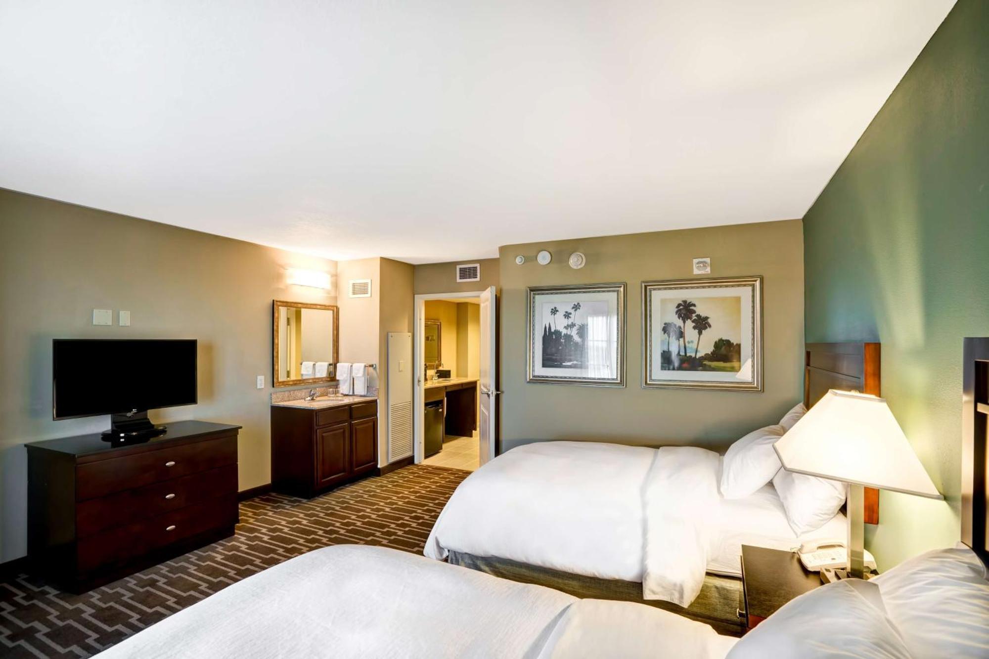 Embassy Suites Fort Myers - Естеро Екстер'єр фото