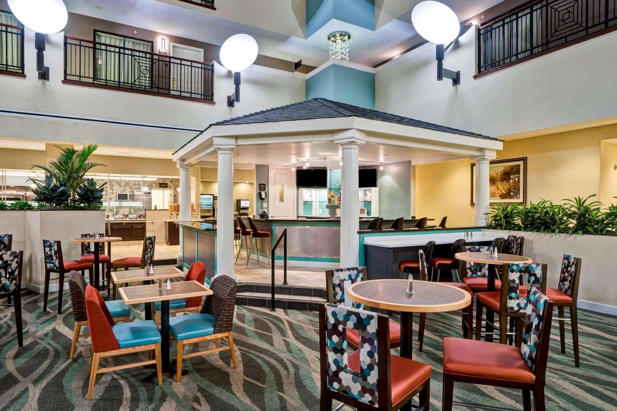Embassy Suites Fort Myers - Естеро Екстер'єр фото