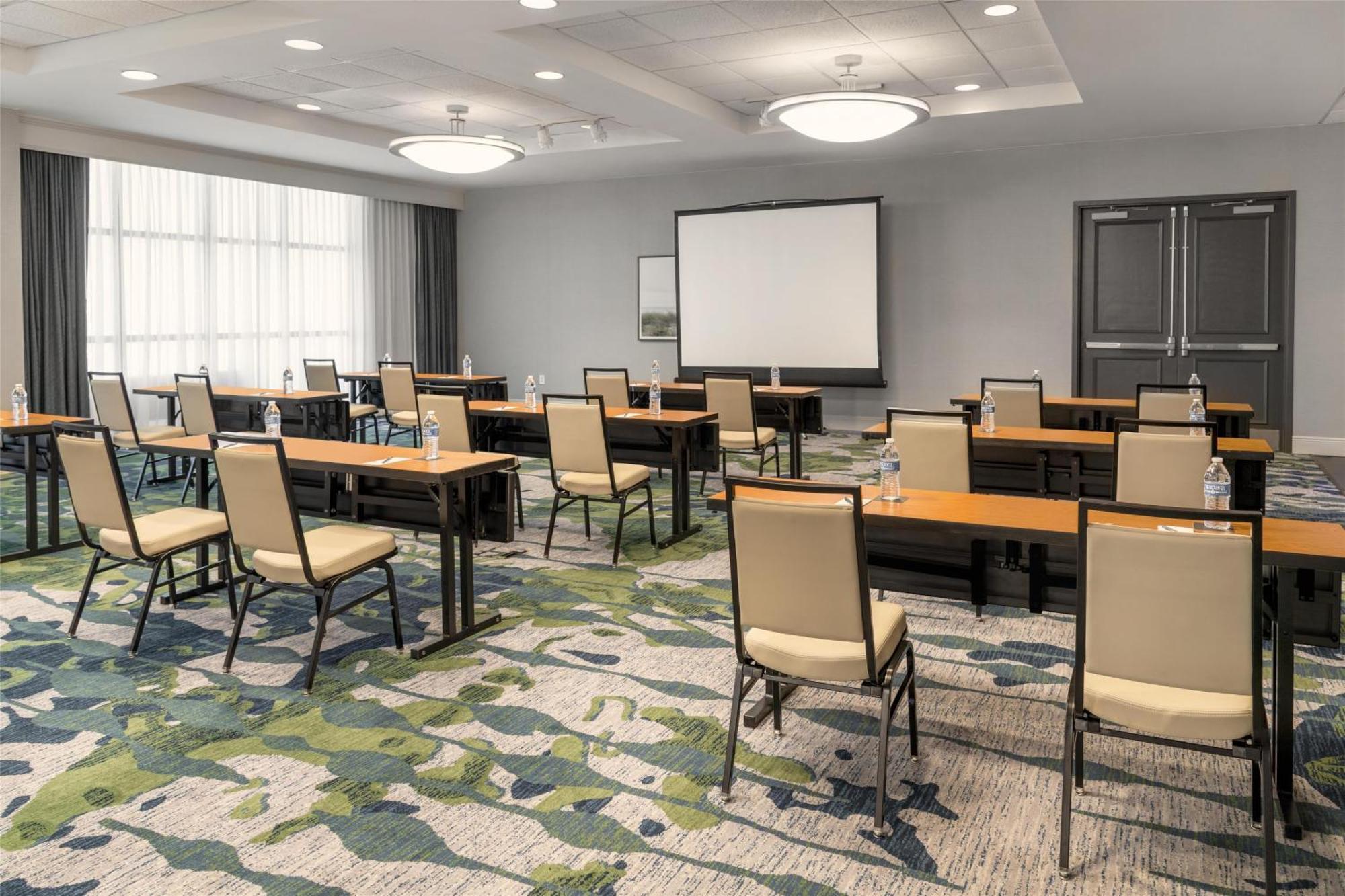 Embassy Suites Fort Myers - Естеро Екстер'єр фото