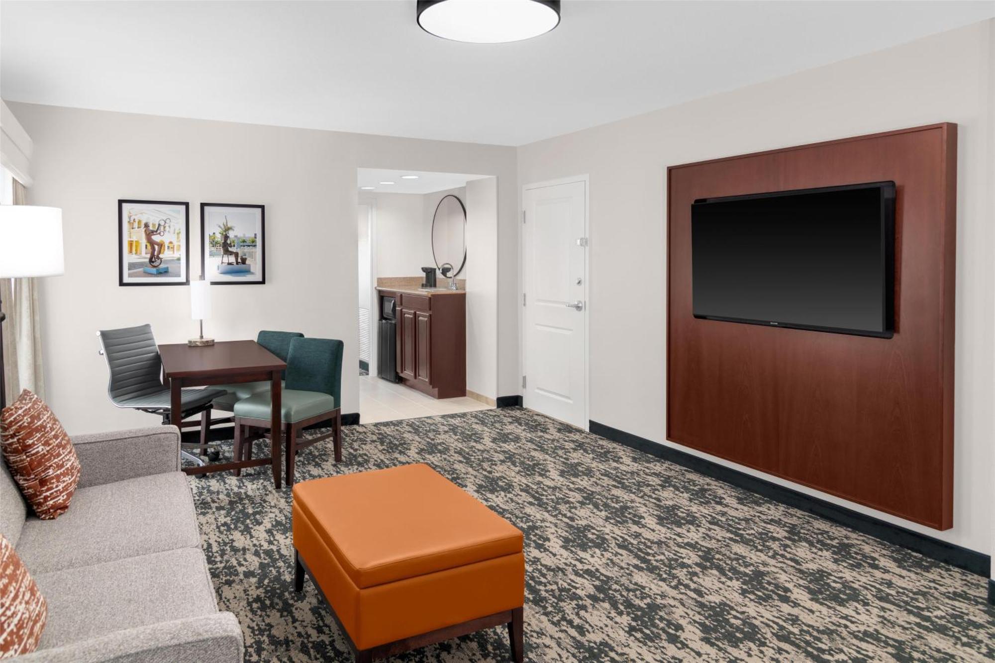 Embassy Suites Fort Myers - Естеро Екстер'єр фото