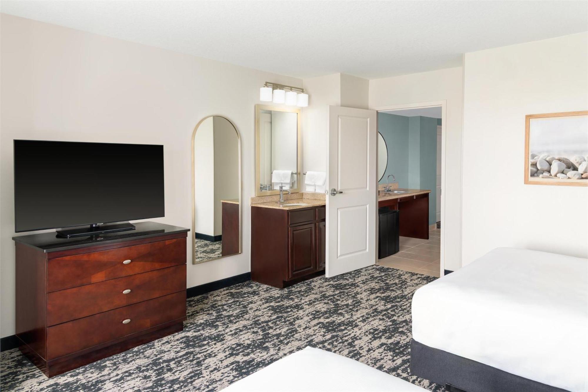 Embassy Suites Fort Myers - Естеро Екстер'єр фото