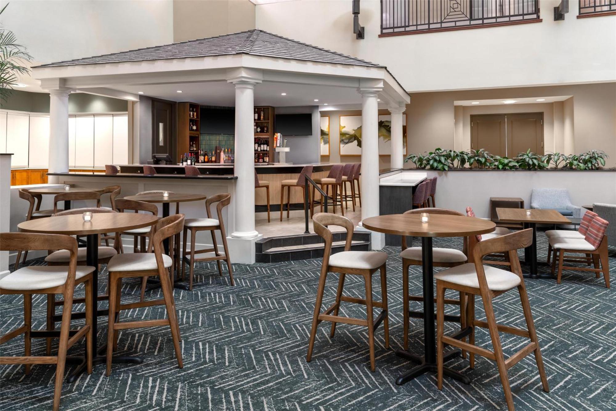 Embassy Suites Fort Myers - Естеро Екстер'єр фото