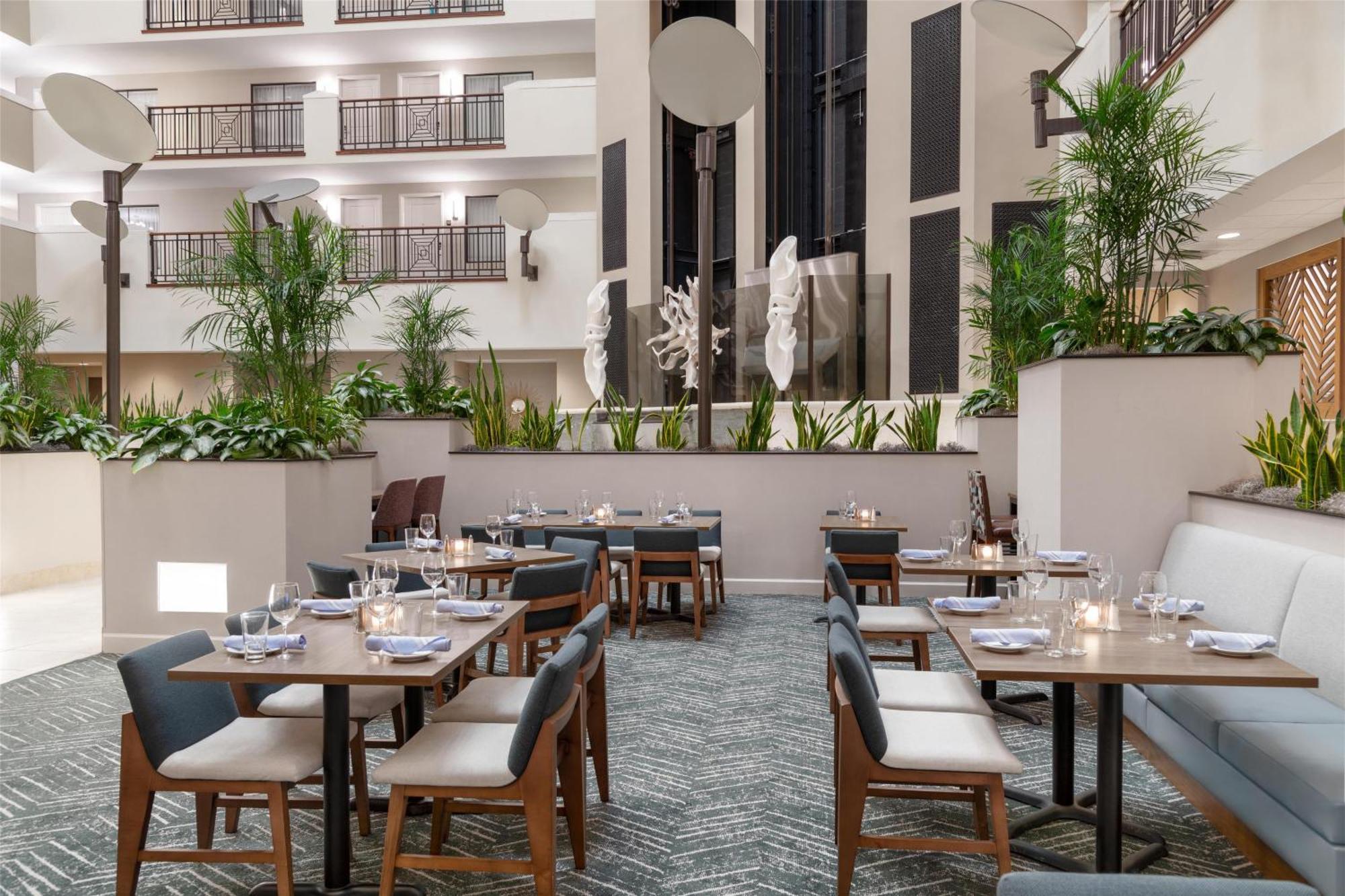 Embassy Suites Fort Myers - Естеро Екстер'єр фото