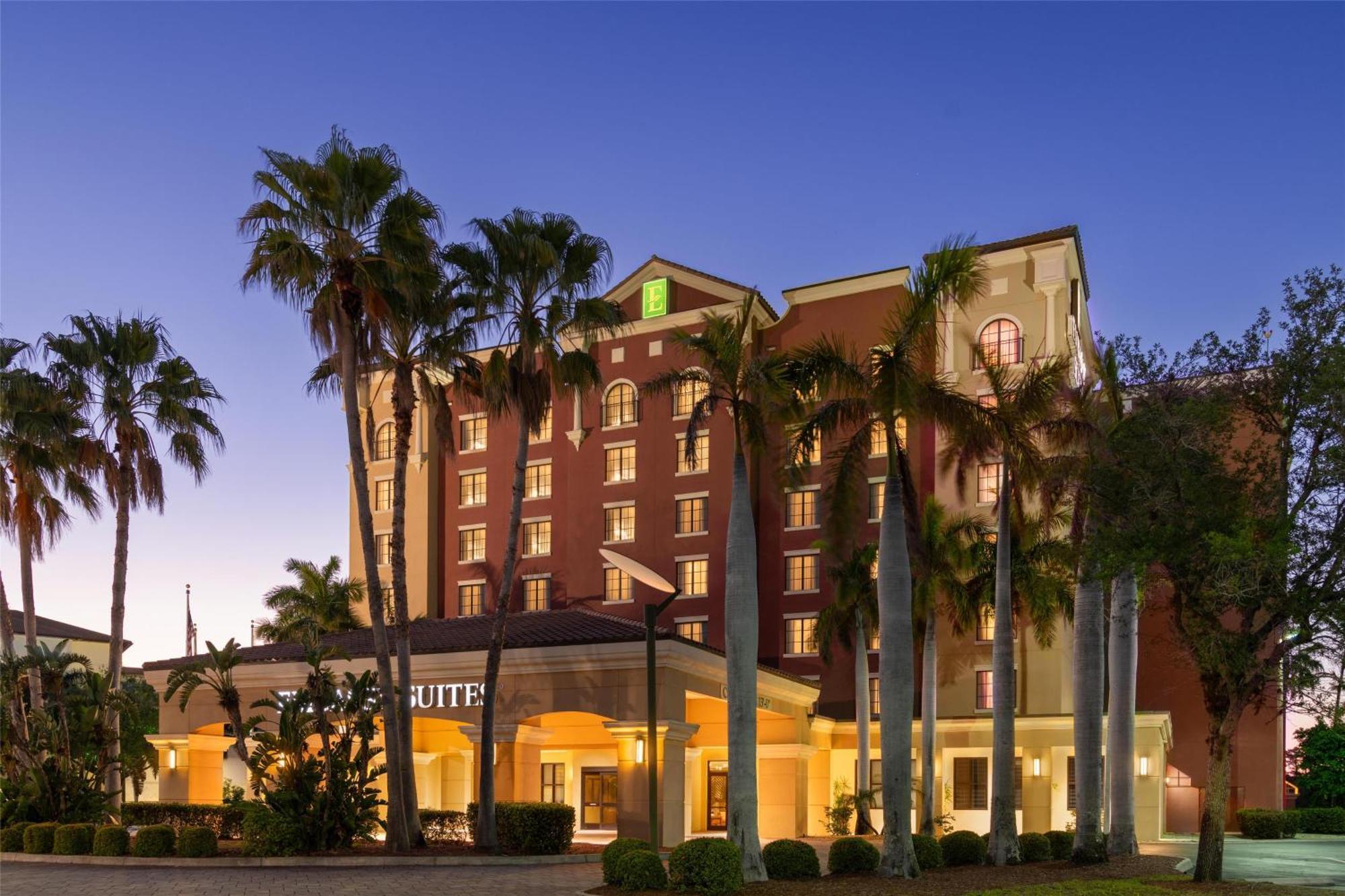 Embassy Suites Fort Myers - Естеро Екстер'єр фото
