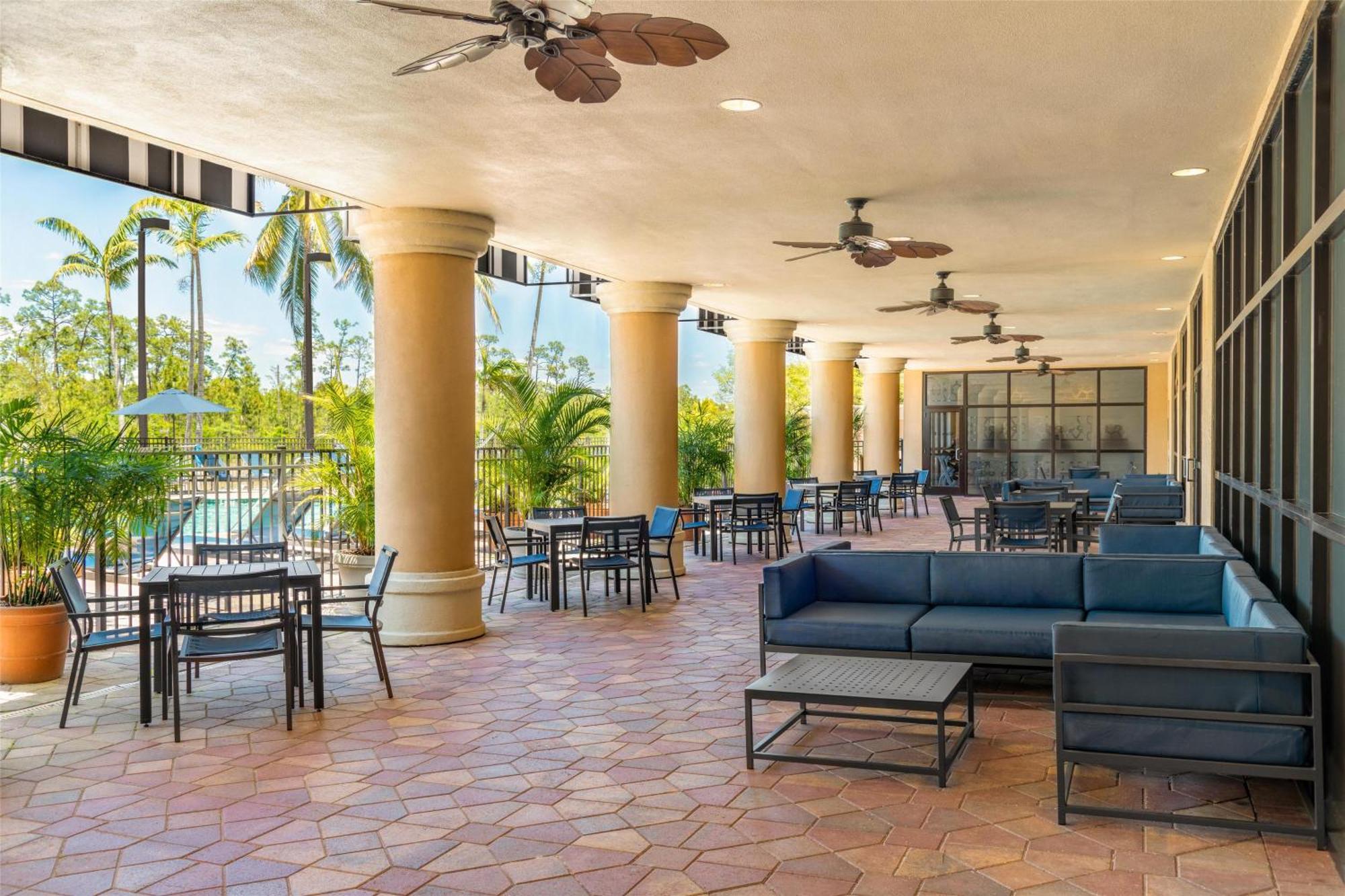Embassy Suites Fort Myers - Естеро Екстер'єр фото