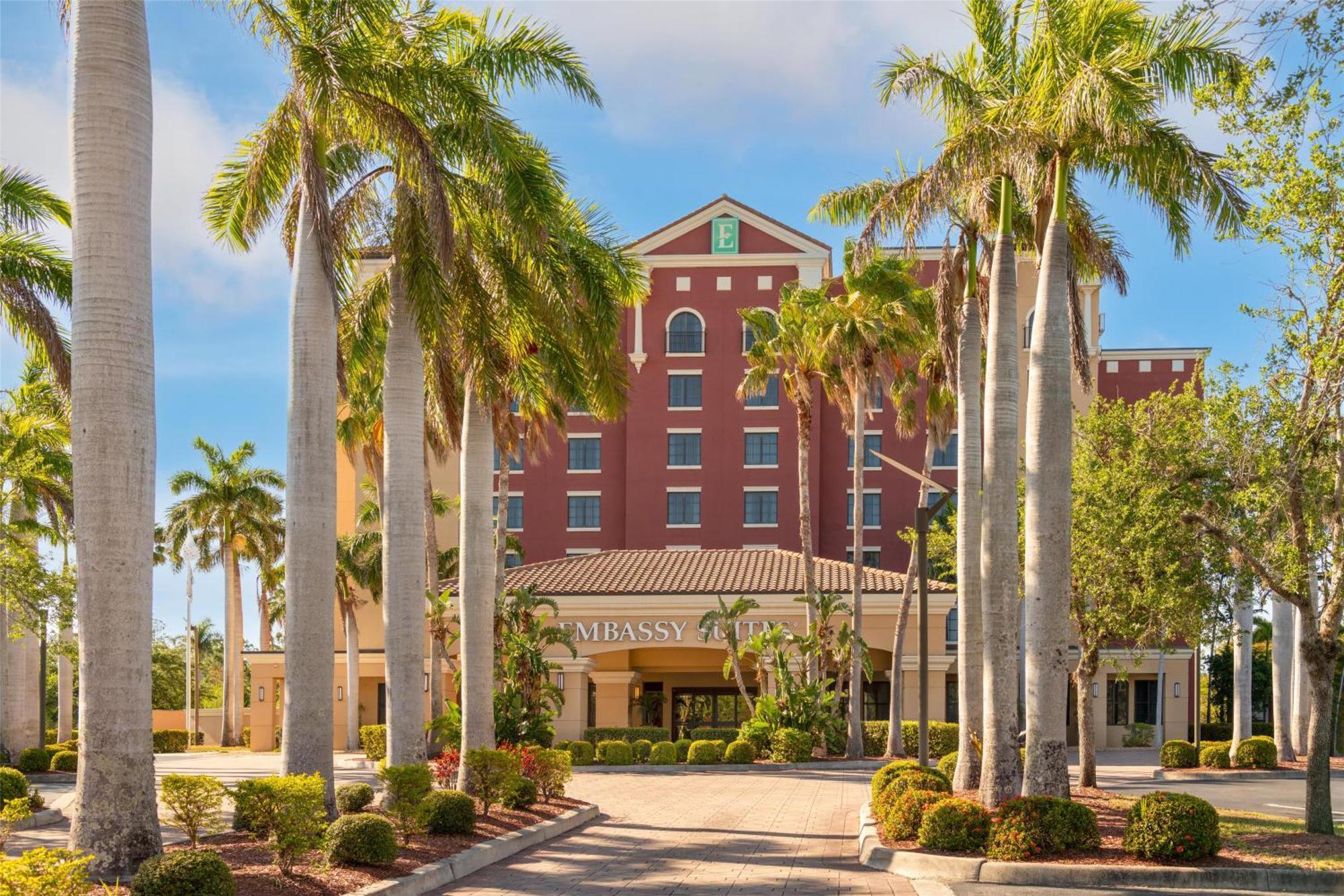 Embassy Suites Fort Myers - Естеро Екстер'єр фото